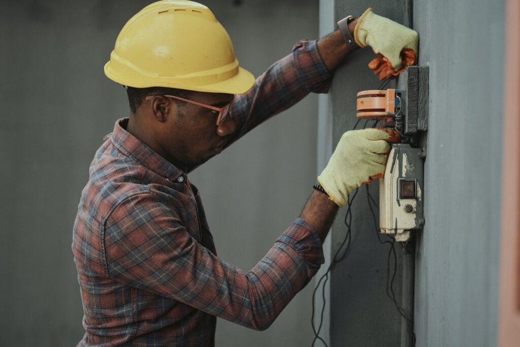 Electricians in Madison, Alabama | The following is a short list of electricians in Madison, Alabama that come strongly recommended by those that have personally hired them to do work in their homes or businesses.