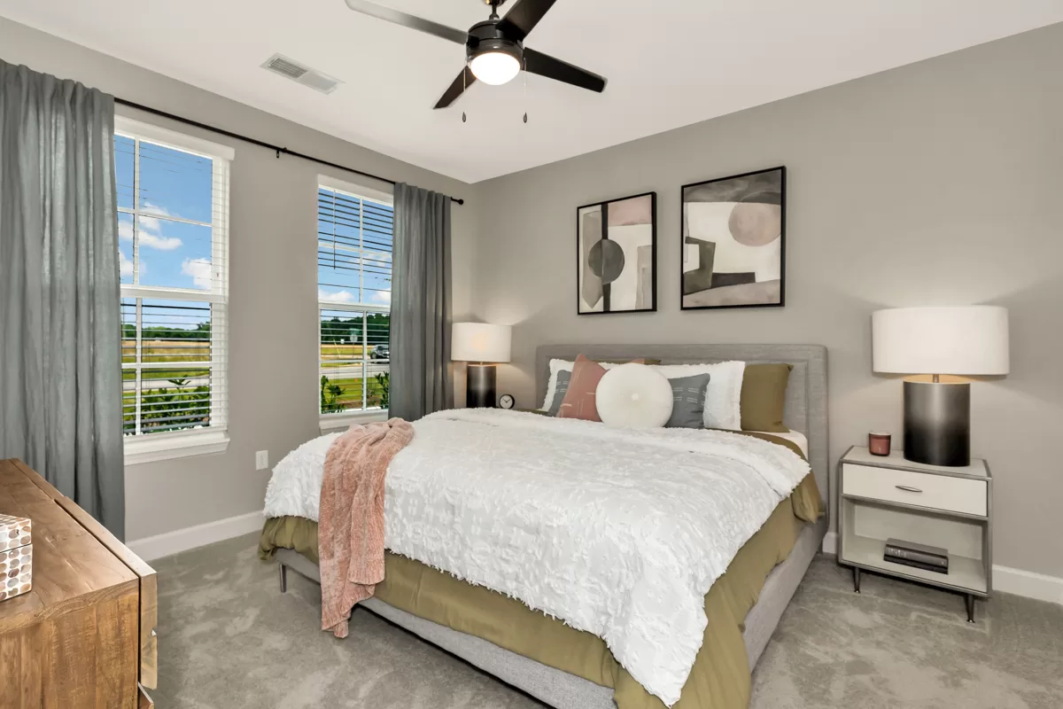 Madison, Alabama apartments with restaurants and shopping: Argento at Oakland Springs is an apartment community with resort-like amenities, restaurants, and shopping just feet away from your front door.