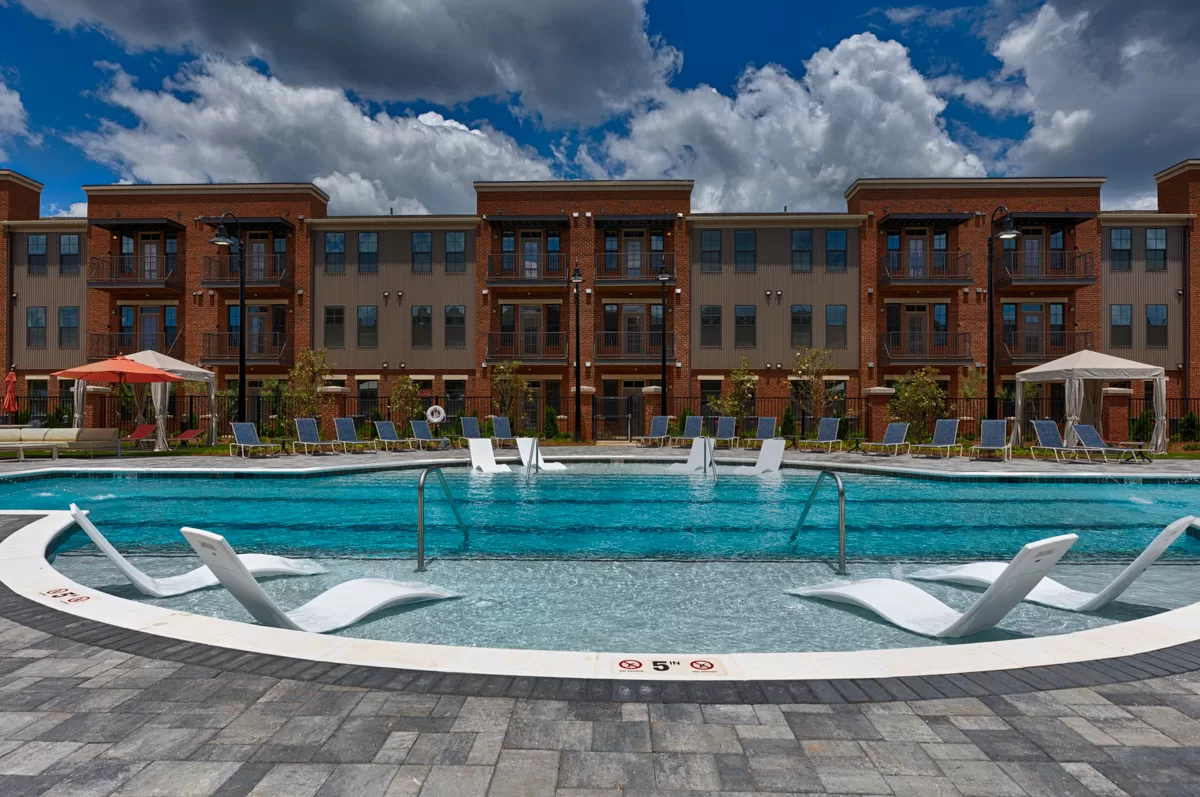 Madison, Alabama apartments with restaurants and shopping: Argento at Oakland Springs is an apartment community with resort-like amenities, restaurants, and shopping just feet away from your front door.